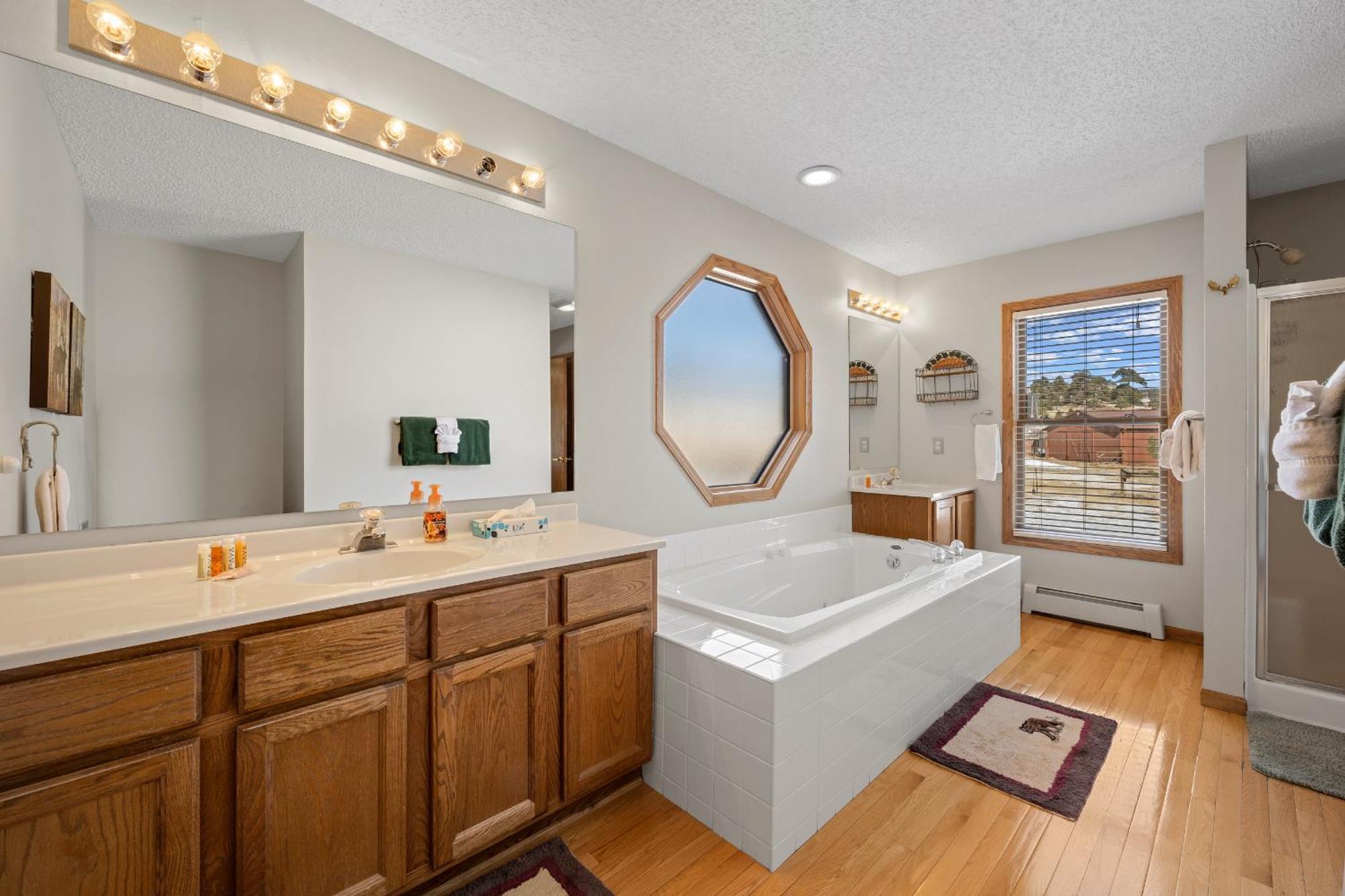 Lily Mountain Lodge - Amazing Mountains Views, Private Hot Tub, Great Location Estes Park Ruang foto